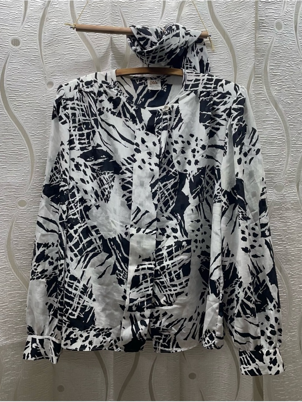 Elite Vintage Abstract Print Blouse Size 10 Black White Excellent‎ Hidden Button